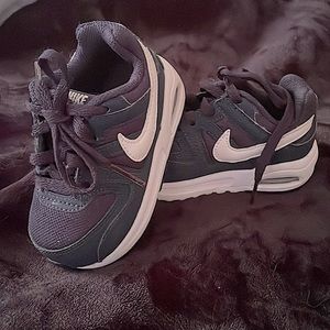 NWOT infant/ toddler boys Nike shoes, size 5c. Worn once
